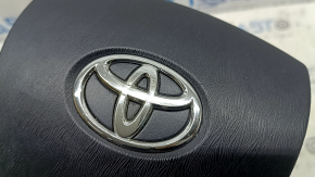 Логотип Toyota на подушке безопасности для модели Prius 2010-2015