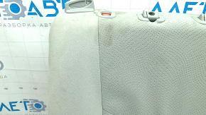 Деталь показывает легкие следы wear, вид на верхней части спинки Toyota Prius.