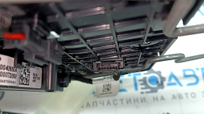 Крупный план подключений на сиденье Volvo XC90, демонстрирует детали системы.
