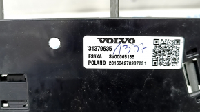 Маркировка с оригинальным номером для детали сидения Volvo XC90, подтверждающая ее оригинальность.