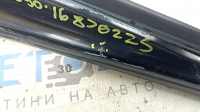 Подробный вид с повреждением на накладке центральной консоли, марка Volvo.