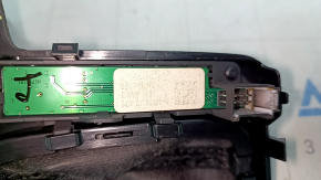 Ручка КПП с накладкой шифтера VW Passat b8 16-18 USA кожа черная, глянцевая накладка, тип 2, потертости и царапины, полез хром