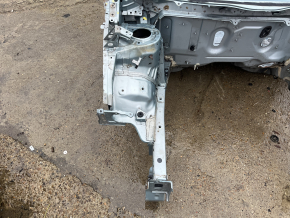 Передняя правая четверть кузова Toyota Prius 30, на фото виден характерный дефект.