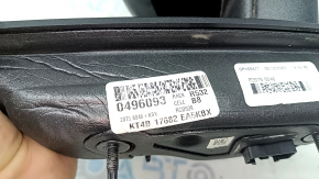 Заметны этикетки и оригинальный номер на задней части зеркала Ford