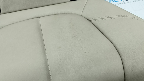 Потёртости на подушке заднего сиденья BMW X1 F48, вид сверху.