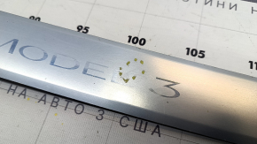 Накладка порога передняя левая внешняя Tesla Model 3 18-23 хром, тычка, сколы