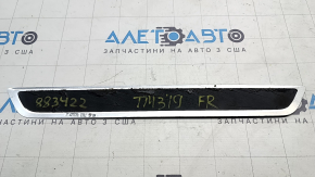Накладка порога передняя правая внешняя Tesla Model 3 18-23 хром, царапины