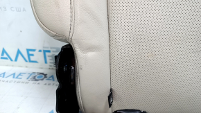 Деталь кожаного сиденья Ford Edge 2015-2024, отражает состояние с естественными следами эксплуатации.