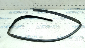 Уплотнитель капота Ford Edge 19-24 надорван