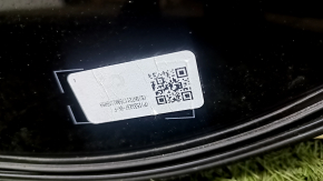 QR-код на стекле лобового для Tesla Model Y, информация о производителе.