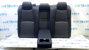 Спинка заднего ряда сидений Honda Accord 18-22 с подлокотником, видно замятие.