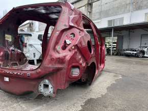 Панель автомобиля, кузов Buick Encore с правой стороны, вид сзади.