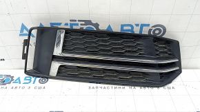 Грати переднього бампера права Audi A4 B9 17-17 s-line, без радара, світлий хром, пісок