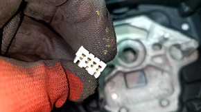 Фотография разъема на рулевом колесе Volvo, позволяет увидеть состояние соединений