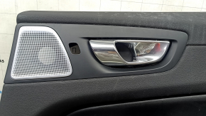 Элемент обшивки задней правой двери Volvo XC60, вид на аккустическую решетку.