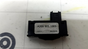 Кнопка блокировки открытия крышки багажника Mercedes W213 E 17-23 в бардачке