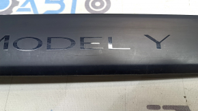 Накладка порога передняя левая наружная Tesla Model Y 20-25 черная, царапины