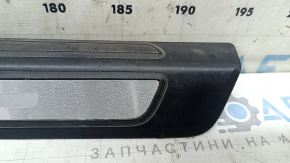 Накладка порога внешняя передняя левая Audi Q5 80A 18-25 черная с хромом, царапины