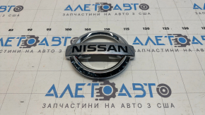 Емблема решітки радіатора Nissan Rogue Sport 17-19 під камеру