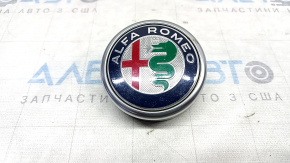 Емблема решітки радіатора grill Alfa Romeo Giulia 17-24 хром, подряпини, пісок