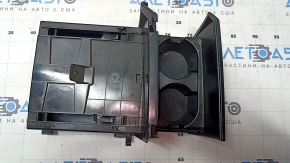 Подстаканник центральной консоли Toyota Sienna 11-13 царапины