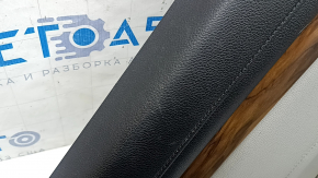 Обшивка двери карточка задняя левая Honda CRV 17-22 черная, подлокотник серая кожа, вставка серая кожа, молдинг под дерево, под пищалку, с ручкой, царапины, под чистку, трещина