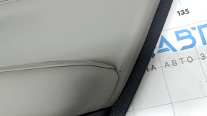 Обшивка двери карточка задняя правая Honda CRV 17-22 черная, подлокотник серая кожа, вставка серая кожа, молдинг под дерево, под пищалку, с ручкой, царапины, под чистку, трещина