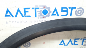 Накладка арки крила передня ліва Nissan Rogue 21-26 US built, структура, подряпини, побілів пластик, тріщина у кріпленні, надламані кріплення
