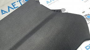 Деталь боковой накладки центральной консоли для Kia Sorento, оригинал, с естественными следами использования.