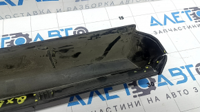 Детали накладки задней левой двери Infiniti QX50, общее состояние с следами эксплуатации.