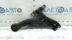 Повторный ракурс рычага нижнего переднего левого Toyota Camry V55, вид с другой стороны, на поверхности ржавчина.