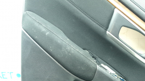Деталь обшивки двери с видимыми потертостями, Honda CR-V 17-22.