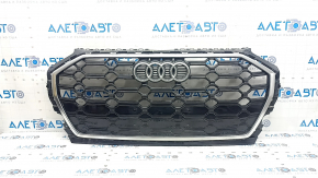 Решетка радиатора grill в сборе Audi Q5 80A 21-24 черный глянец, эмблема и молдинг хром, S-Line