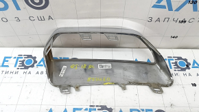 Вид внутренней стороны обрамления накладки заднего бампера Audi Q5 2018-2024, с заметными следами эксплуатации