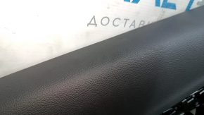 Покрытие на задней левой двери Audi A4, общая видимость состояния.