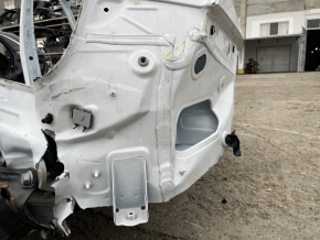 Крупный план задней правой четверти Audi Q5 2018-2024 с заметными дефектами.