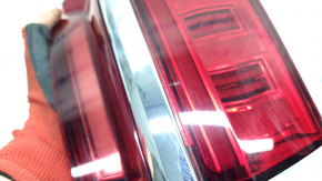 Фонарь внешний крыло правый Audi A6 C8 19-24 без анимации с хром молдингом, потёрт