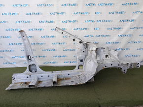 Кузов автомобиля Toyota Camry 2012 - 2014, вид с другого ракурса, следы эксплуатации.