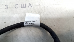 Деталь с маркировкой и номером, возможно, принадлежит к боковому зеркалу Audi.