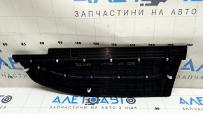 Обратная сторона крышки бокса багажника правая Toyota Venza 21-24, без дефектов, демонстрирует крепления.