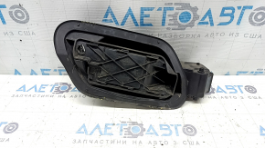 Корпус лючка бензобака VW Jetta 19-26 надорван уплотнитель