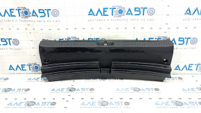 Накладка проема багажника Mercedes A-class V177 19-22 черная, царапина, сломаны крепления