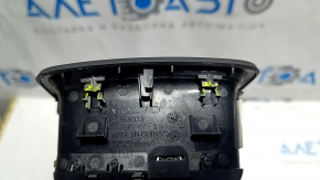 Маркировка на дефлекторе воздуховода оригинальной части Polestar.
