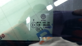 Стекло двери треугольник заднее левое VW Tiguan 18-24 тонировка, потрескан уплотнитель, сломана направляющая