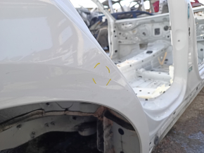 Боковая часть кузова Mercedes A-class V177 в белом цвете с дефектами.