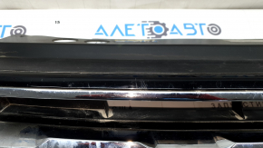 Решетка радиатора grill VW Tiguan 18-24 без эмблемы, 3 хром полоски, песок, надломаны крепления