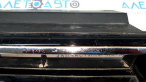 Решетка радиатора grill VW Tiguan 18-24 без эмблемы, 3 хром полоски, песок, надломаны крепления