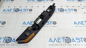 Деталь управления стеклоподъемниками Jeep Compass 22-26, видно состояние эксплуатации.