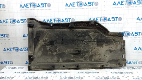 Другой ракурс защиты днища Audi A5; видно состояние поверхности и следы использования.
