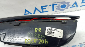 Крышка сзади фонаря правого для Ford Escape, с видимой маркировкой.